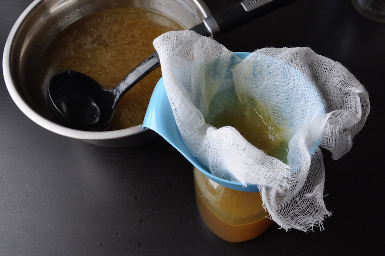 How to Turn Kitchen Scraps Into a Vegetable or Chicken Stock in 7 Easy