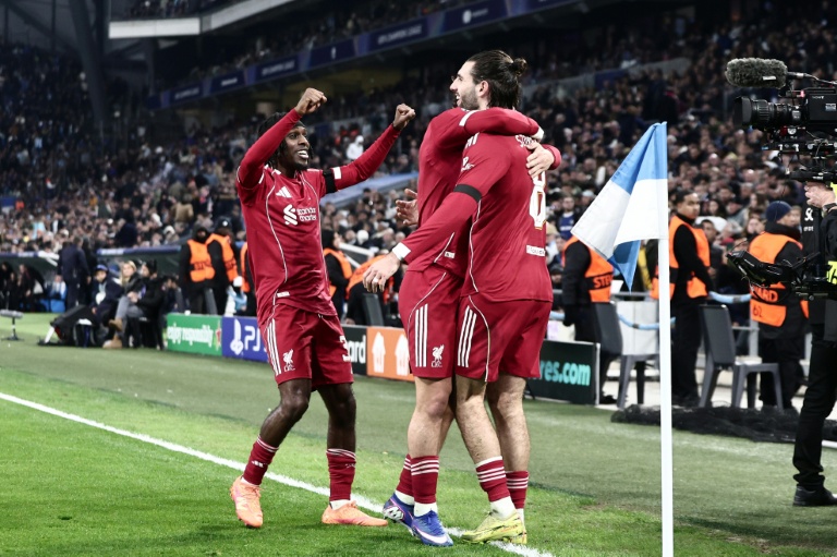 Liverpool cruise as Bayern reach Champions League last 16