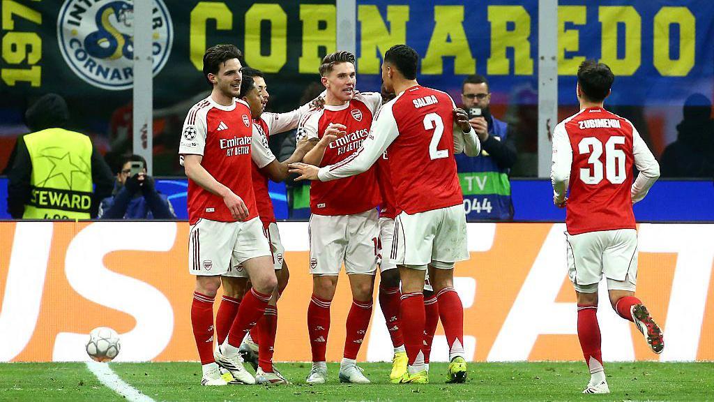 Viktor Gyokeres celebrates with team-mates