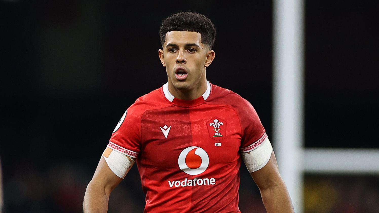 Dragons back Dyer to respond to Wales snub