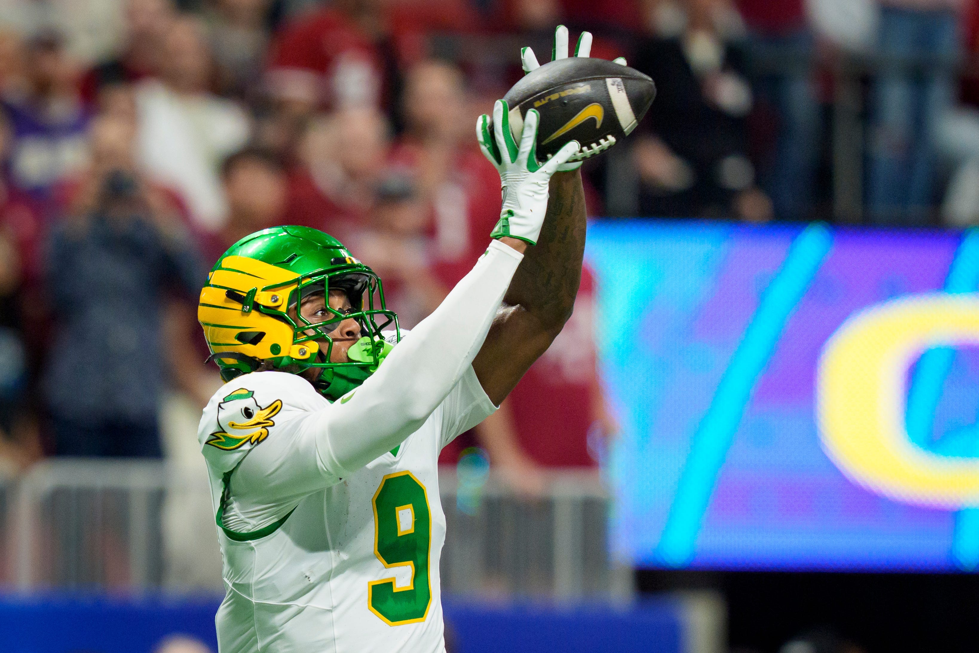 Oregon tight end Jamari Johnson hauls in a touchdown reception as the Oregon Ducks face the Indiana Hoosiers in the Peach Bowl on Jan. 9, 2026, at Mercedes-Benz Stadium in Atlanta, Georgia.