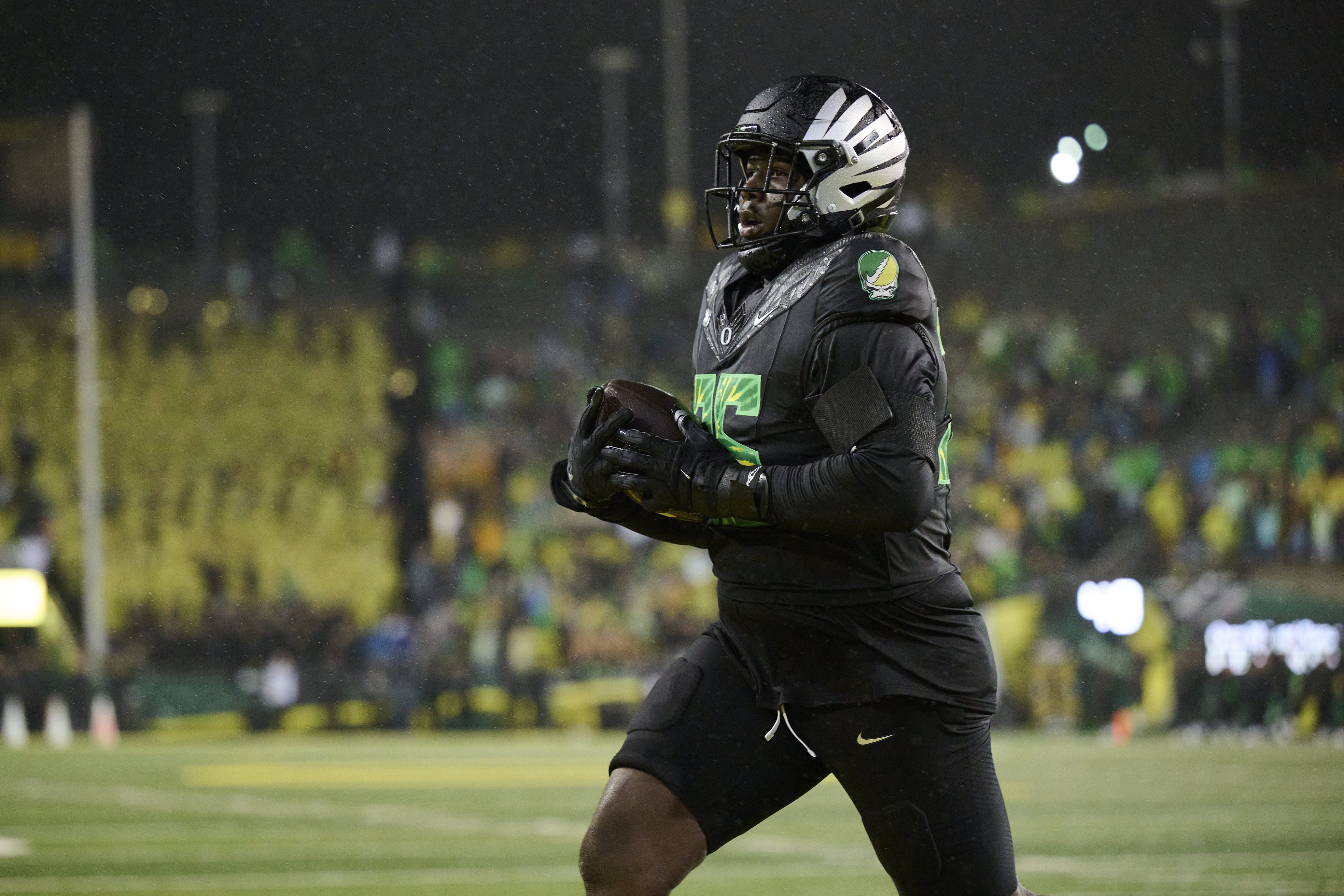 Oct 25, 2025; Eugene, Oregon, USA; Oregon Ducks offensive tackle Gernorris Wilson (35) catches a touchdown pass during the second half against the Wisconsin Badgers at Autzen Stadium. Mandatory Credit: Troy Wayrynen-Imagn Images
