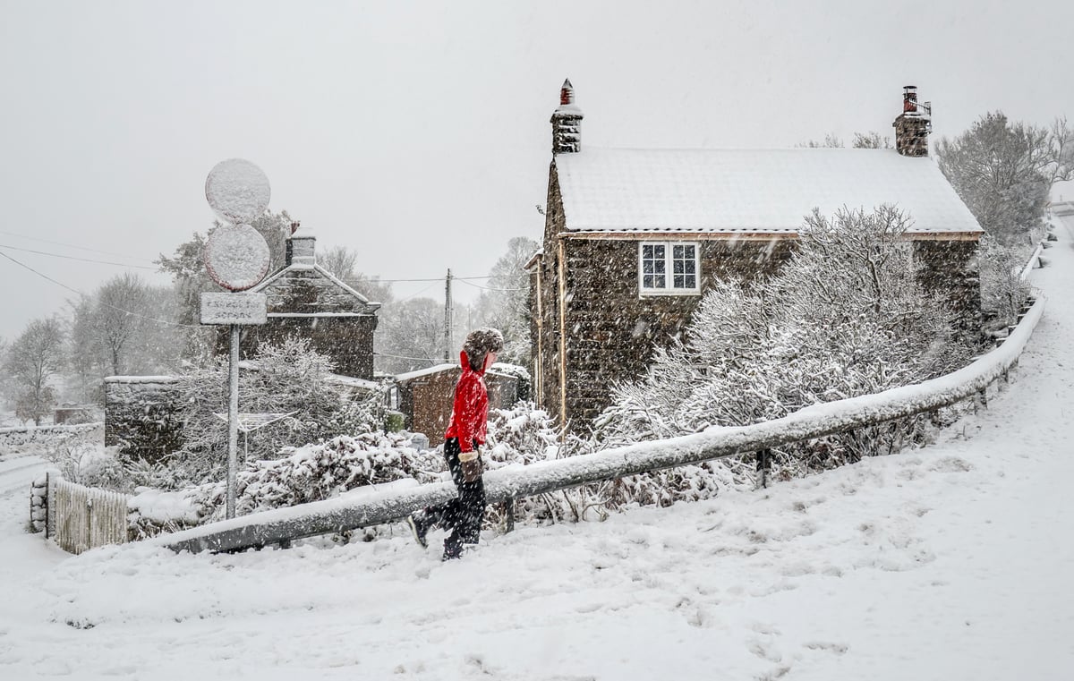 UK weather: Heavy snow to fall on New Year's Day as Met Office issues warning. 