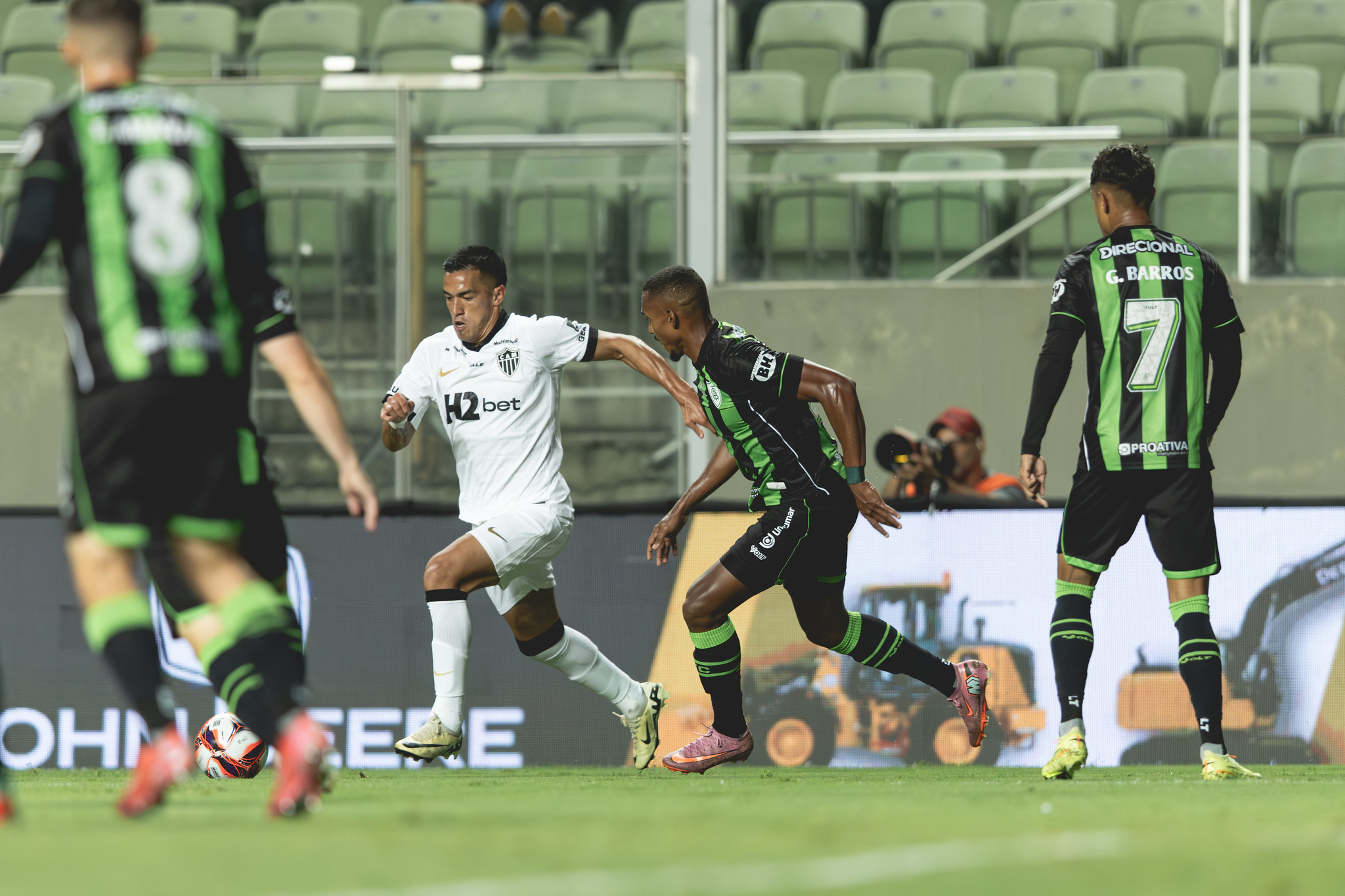 América and Atlético draw in fiery derby marked by chaos and VAR