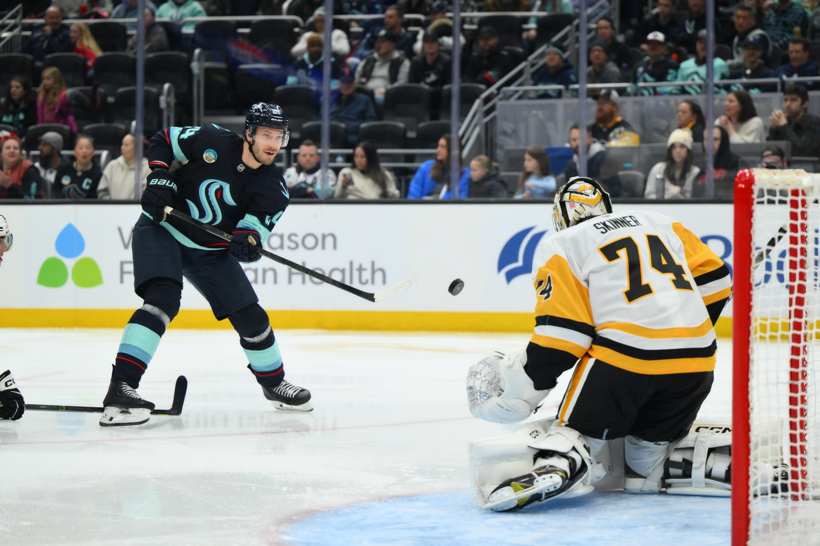 It's Time For The Penguins To Give Stuart Skinner More Starts