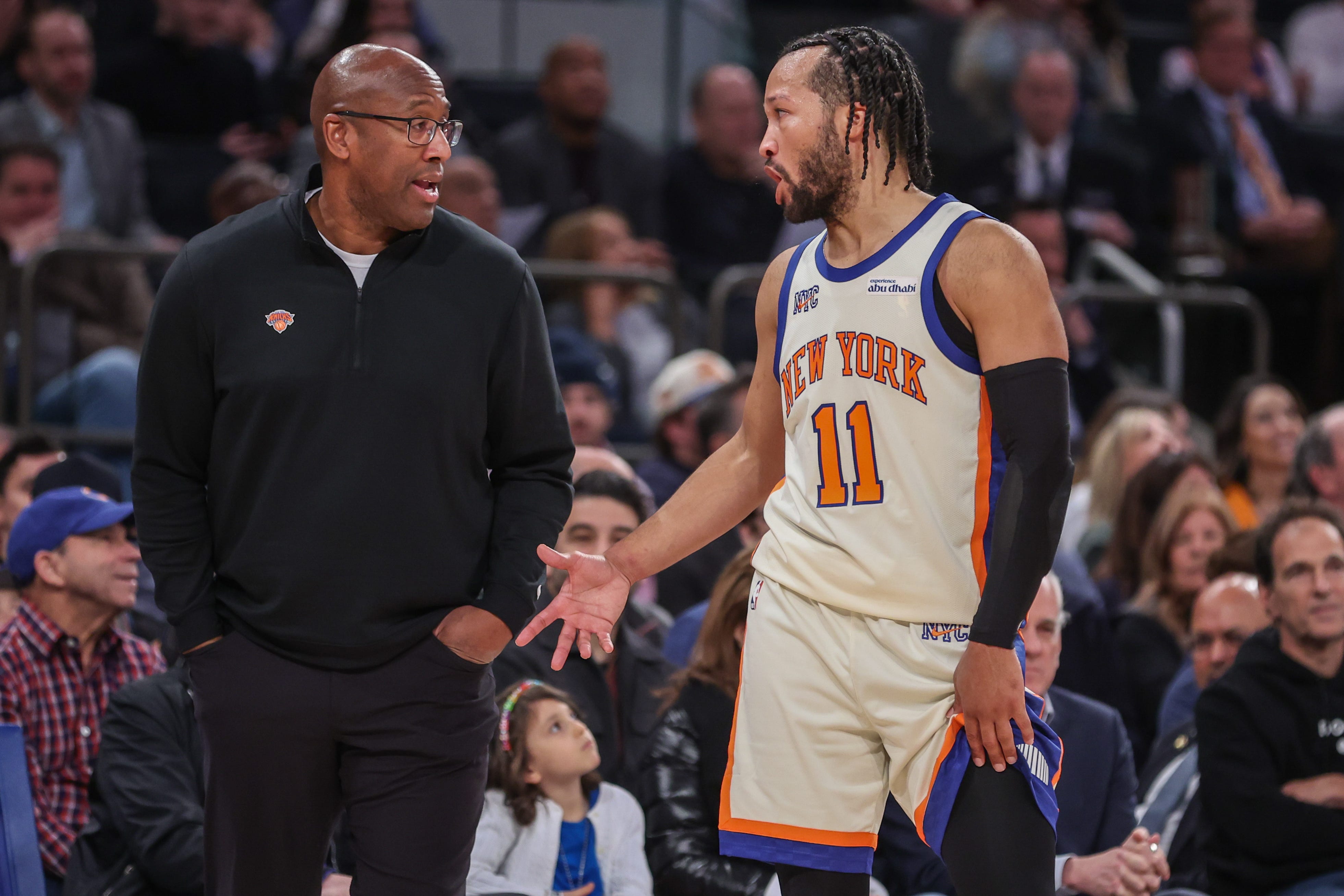 New York Knicks head coach Mike Brown talks wth guard Jalen Brunson in the fourth quarter against the Orlando Magic at Madison Square Garden.